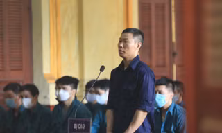 Cựu đại úy công an Hoàng Duy Tiến tại phiên tòa.