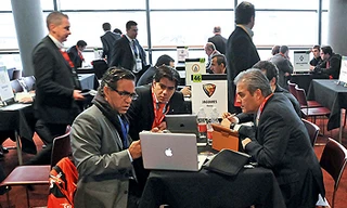 Bí ẩn 'thế giới ngầm' phía sau chợ cầu thủ