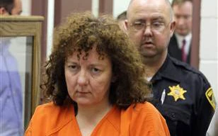 Giết chồng con để nhận tiền bảo hiểm