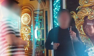 Đi 'bia ôm' với bạn thân rồi chụp hình gửi cho vợ bạn, người đàn ông bị đâm chết