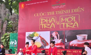 Lên đất Thái, xem con gái mời trà