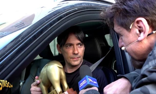 Trở về nhà, HLV Simone Inzaghi bị hạ nhục bằng giải 'Lợn vòi Vàng'