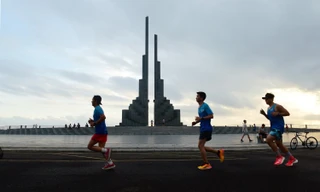 Tháp Nghinh Phong, nơi gió về kể chuyện đất Phú trời Yên
