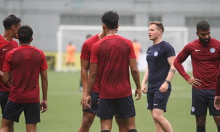 HLV Singapore tung chiêu gây khó HLV Park Hang-seo?