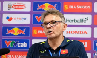 HLV Troussier: 'Có sai sót, nhưng không sao cả, các cầu thủ đã chơi một trận rất tốt'
