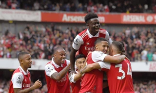 Bắn hạ Tottenham 3-1, Khẩu thần công thống trị ngôi đầu