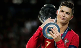 Vô địch ở tuổi 40, Ronaldo lại viết nên chương mới, với những kỷ lục mới