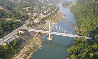 ĐaKrông - Dòng sông xanh thẳm nối đôi bờ mùa xuân