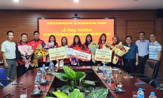 Trao thưởng cho các VĐV điền kinh xuất sắc giành huy chương ở giải châu Á