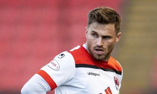 Thần đồng một thời ở Ngoại hạng Anh bị đuổi khỏi CLB ngay sau khi… lập hat-trick