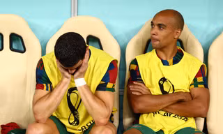 50 sắc thái của Ronaldo khi ngồi dự bị: Buồn bã, chua chát, giận dữ và cả cô đơn, sau đó bỏ về sớm