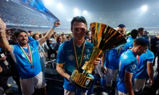 Trong khi MU trắng tay, những người bị họ ruồng bỏ giúp Napoli đoạt scudetto