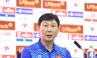 HLV Kim Sang-sik hứa hẹn sẽ giới thiệu một đội tuyển rất mới, tiết lộ cái tên bắt chính trận gặp Nga