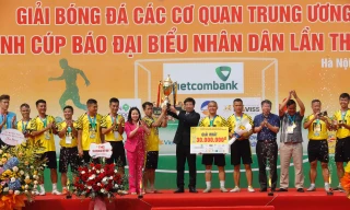 Đội bóng Tập đoàn Nhật Thành vô địch Giải bóng đá các cơ quan Trung ương mở rộng tranh Cúp Báo Đại biểu Nhân dân 