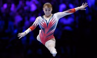Đội trưởng đội thể dục dụng cụ nữ Olympic Nhật Bản bị đuổi về nước vì hút thuốc