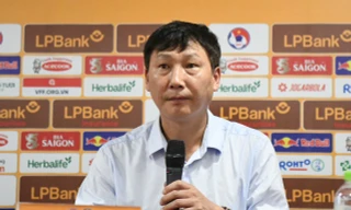 HLV Kim Sang-sik đau lòng vì bão lũ, xin lỗi khi không thể mang đến niềm vui cho người dân Việt Nam