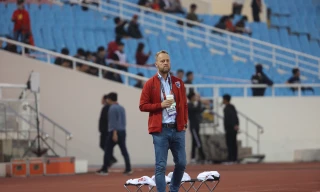 Chưa an tâm, HLV Mano Polking đến sớm thẩm định mặt sân Mỹ Đình thêm lần nữa