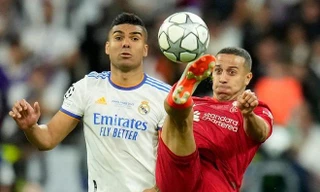 Vì sao hoàn tất hợp đồng, MU vẫn không thể sử dụng Casemiro trong đại chiến với Liverpool?