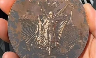 Huy chương Olympic Paris 2024 bị gỉ sét chỉ sau một tuần