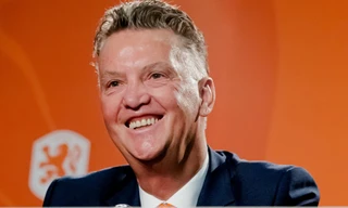 Chuyện chưa kể về Van Gaal: 25 lần xạ trị, ngồi xe lăn, đối mặt tử thần vẫn quyết vô địch World Cup