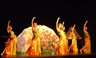 Nhà hát ca múa nhạc nhẹ nhận Huân chương Độc lập hạng 3