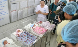 Chẩn đoán sinh 4, ra đời 5 bé