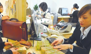 Thắt chặt tiền tệ, loại ngân hàng yếu