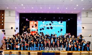 Quản lí tài chính người học không dùng tiền mặt: Lợi cả đôi đường