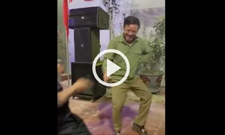 Mặc áo bay đi dép nhảy Modern Talking cực dẻo