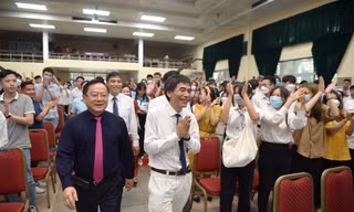 Hàng nghìn sinh viên dự lễ ra mắt 'Trường học hay Trường đời 3'