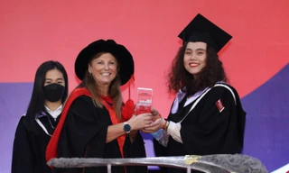 Thủ khoa ngành kinh doanh quốc tế: 'Để hiểu về bản thân, con cần bước ra thế giới!'