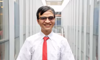 Cựu sinh viên khiếm thị đầu tiên của RMIT Việt Nam nhận học bổng Chevening