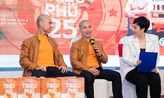 Các tác giả Bùi Xuân Hiếu và Võ Tuấn Anh giao lưu với người hâm mộ tại lễ ra mắt sách.