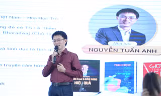 Diễn giả, nhà báo Nguyễn Tuấn Anh