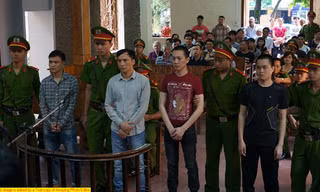 Xử vụ mua bán trái phép gần 100 bánh heroin