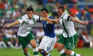 Italia đi tiếp sau chiến thắng trước Ireland
