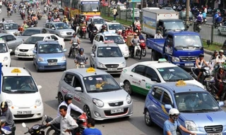 Giá xăng tăng sát Tết làm khổ doanh nghiệp