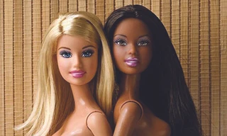 Búp bê Barbie và nguy cơ quấy rối trẻ em