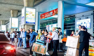 Xe buýt chuyển khách miễn phí ra khỏi sân bay Tân Sơn Nhất dịp Tết