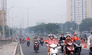 TPHCM lại chìm trong sương mù, đón đợt mưa trái mùa mới