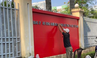 Hình ảnh loạt trụ sở phường ở TPHCM được lắp bảng tên mới