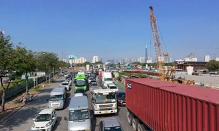 Cửa ngõ TPHCM ken cứng xe trong ngày đầu kỳ nghỉ giỗ Tổ 