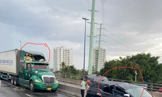 Nguyên nhân cần cẩu công trình ngã đè 2 ô tô ở TPHCM