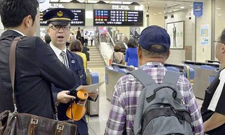 Nhiều chuyến tàu cao tốc ở Nhật bị hủy vì siêu bão Phanfone