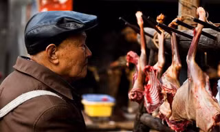 Treo bán thịt chó ở Trung Quốc. Ảnh minh họa