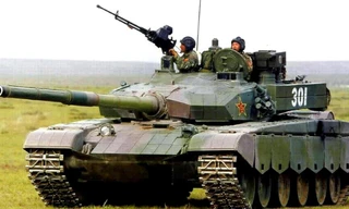 Những chiếc xe tăng thiết kế từ 30 năm trước không còn phù hợp với thể hình binh sĩ Trung Quốc hiện tại.