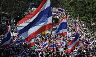 Nổ súng ngày 'đóng cửa' Bangkok, 2 người bị thương