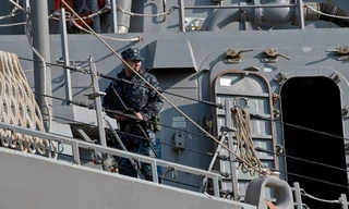 Một lính Hải quân Mỹ trên tàu USS Donald Cook ở Romania hôm 14/4