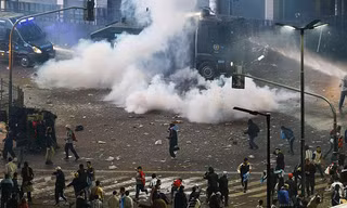 Cảnh bạo loạn ở Buenos Aires, Argentina sau khi đội tuyển nước này thua Đức 1-0.