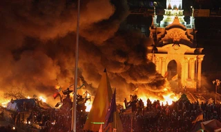 Khói lửa mịt mùng ở Quảng trường Độc lập, Thủ đô Kiev, Ukraine